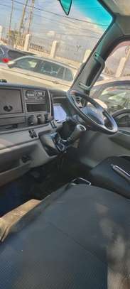 Mitsubishi Fuso canter manual diesel 2017 image 4