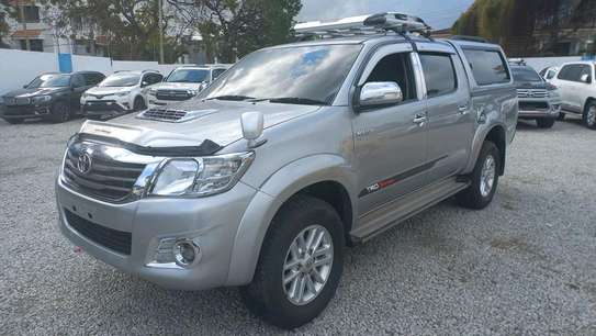 Toyota hilux double cabin image 5