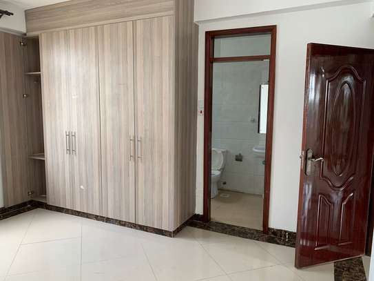 3 bedroom apartment all ensuite with Dsq image 10