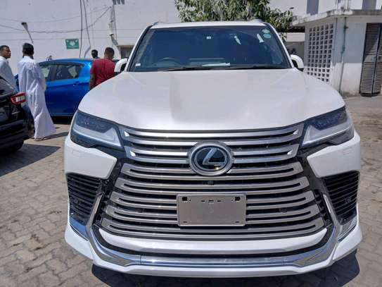 Lexus LX600 White Sport 2023 image 1