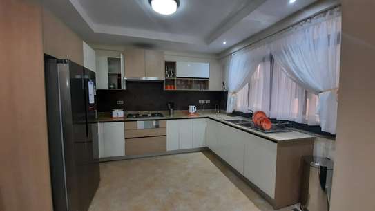 Serviced 3 Bed Apartment with En Suite in Riverside image 8