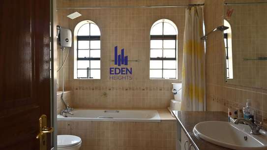 5 Bed Townhouse with En Suite in General Mathenge image 1