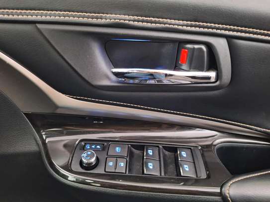 Toyota Harrier hybrid sunroof image 9