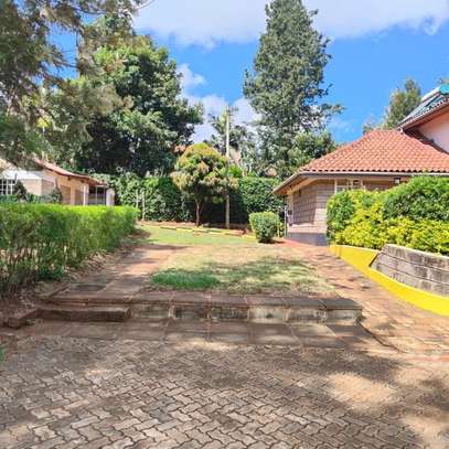 5 Bed House with En Suite at Runda image 2