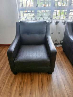 Leather sofa set. image 4
