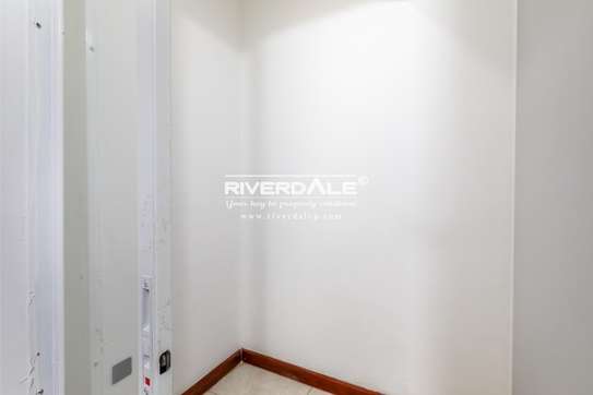 4 Bed Apartment with En Suite in General Mathenge image 7