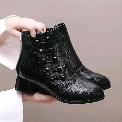 Ankle boots image 4