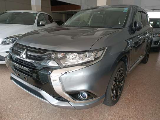 Mitsubishi outlander hybrid image 7