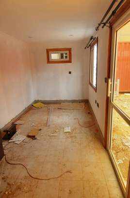20FT Shipping Container House image 5
