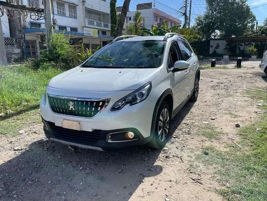 Peugeot 2008 white image 4
