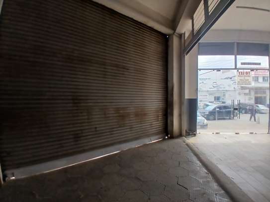 5,499 ft² Warehouse with Parking in Industrial Area image 5