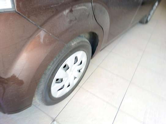 Toyota spade image 2