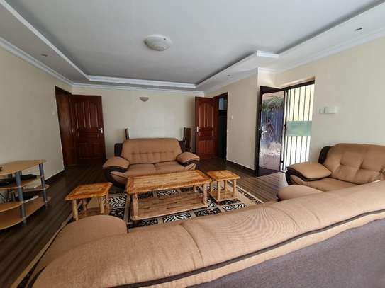 3 Bed House with En Suite in Rosslyn image 1