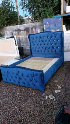 Tufted Bed. image 1