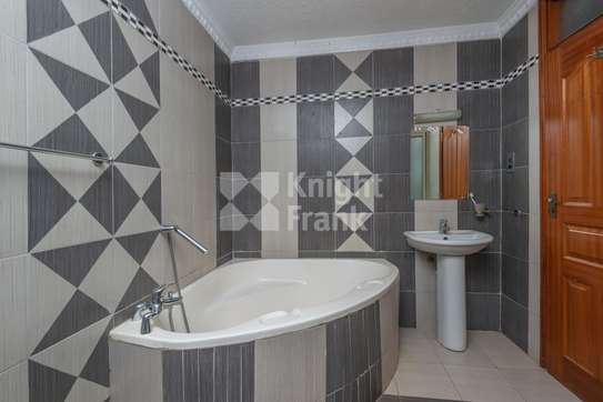 3 Bed Apartment with En Suite at Siaya Road image 8