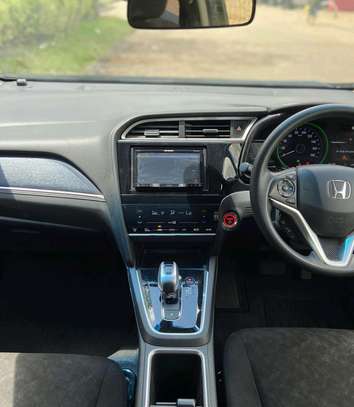 Honda Fit Shuttle hybrid 1.5 2WD 2019 Model. image 2