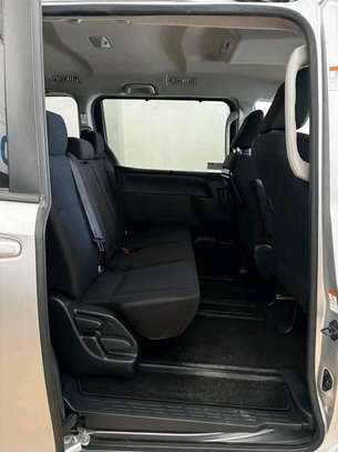 Toyota Noah, 8seater image 4