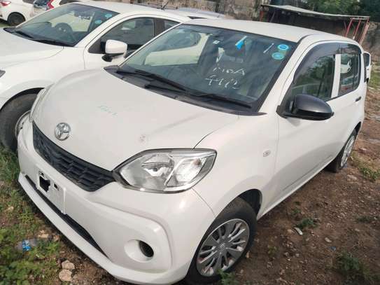 Toyota passo white on offer sale image 2