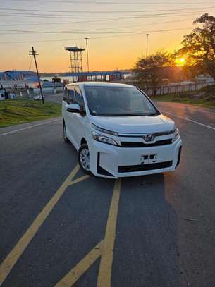 Toyota voxy new image 8