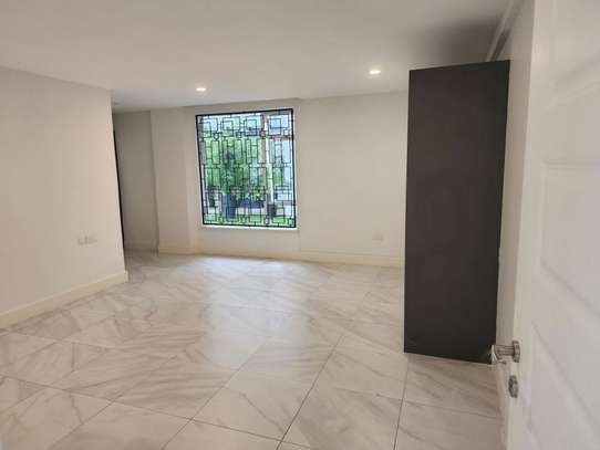 3 Bed Apartment with En Suite in Rhapta Road image 9