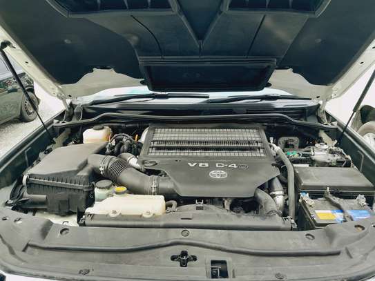 Toyota land cruiser V8 Sahara 2016 diesel image 13