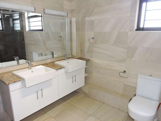 3 Bed Apartment with En Suite in General Mathenge image 2