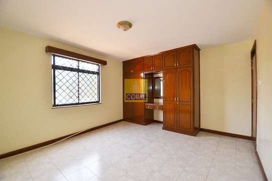 3 Bed Apartment with Parking in Parklands image 4