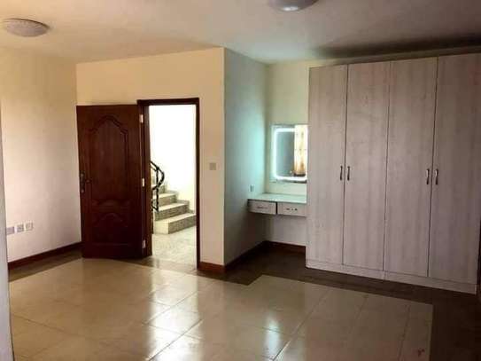 4bedroom plus dsq townhouse for sale in Athi River image 14