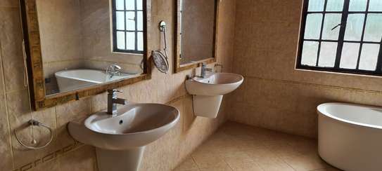 Very Spacious 5 BR House plus Dsq in Ongata Rongai image 8