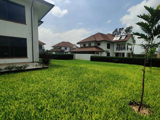 4 Bed Townhouse with En Suite in Kiambu Road image 11