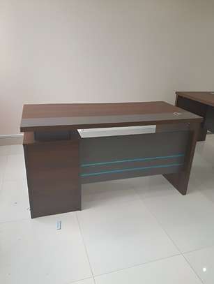 Office Desk; 1.4m Brown Executive Office Director`S Desk image 3
