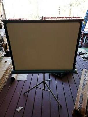 Tripod projecton screen for Hire image 1