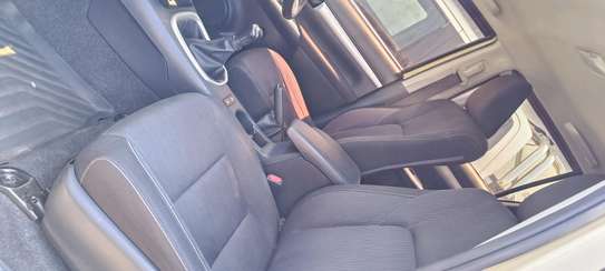 Toyota Hilux Double cabin Manual Diesel 2017 4x4 image 5