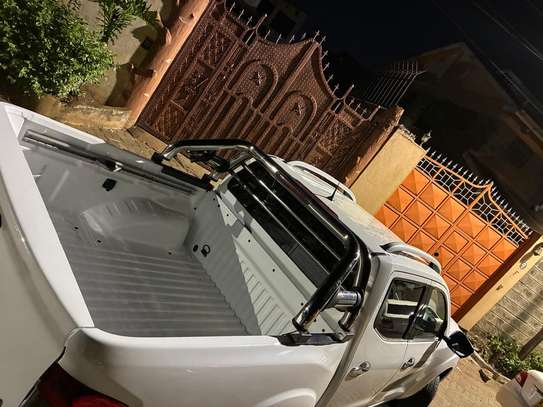 Nissan Navara 2021 image 2