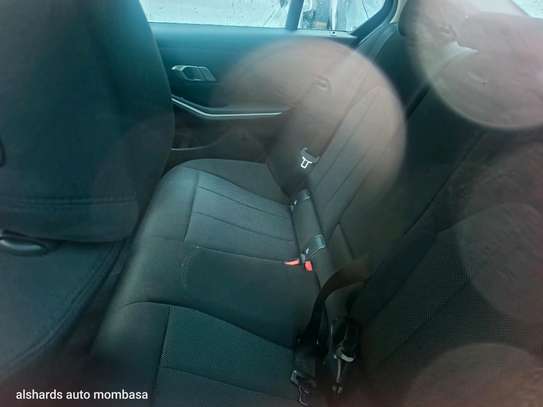 BMW 320i image 6