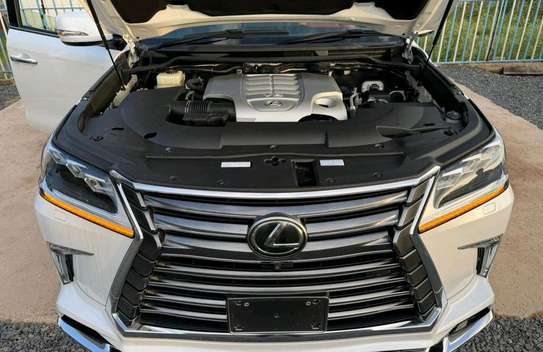 2019 Lexus LX570 image 3