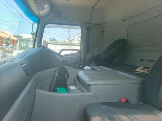 Nissan UD Quon 20tones image 5