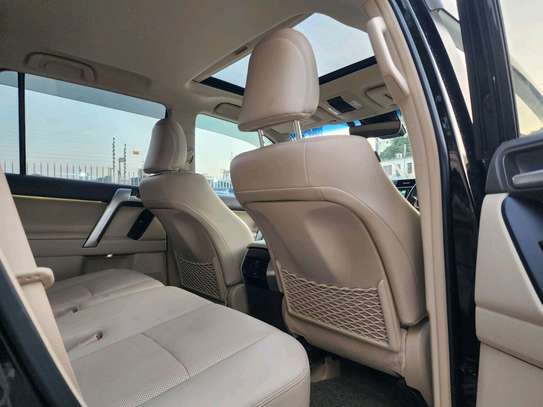 Toyota land Cruiser Prado TXl image 9