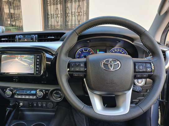 2019 Toyota Hilux double cab Offer image 8