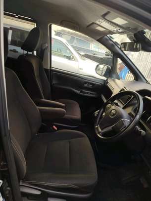 Toyota Esquire Noah hybrid 2018 2wd image 4