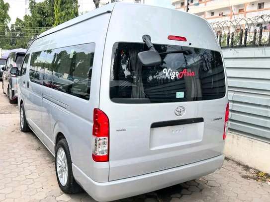 Toyota Hiace 9l image 7