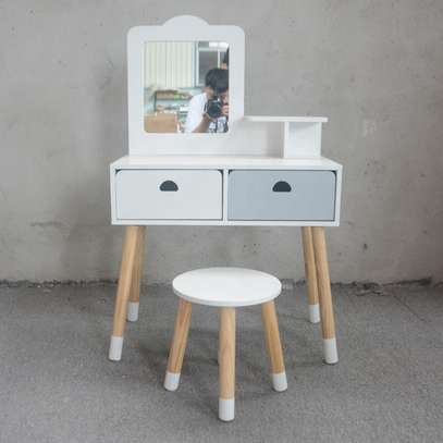Dresser: White Dressing Table With Drawers In Ikonge image 5