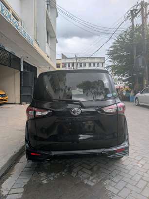 toyota sienta non hybrid image 7