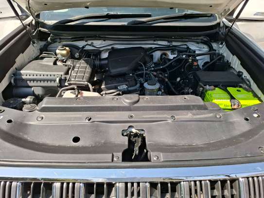 TOYOTA LAND CRUISER PRADO TX PETROL 2011 MODEL.. image 6