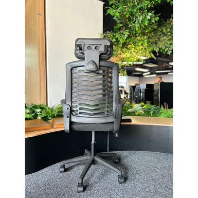 Office seat: Headrest office seat with 360° rotation image 6