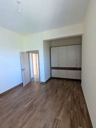 4 Bed Apartment with En Suite in Parklands image 5