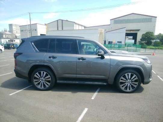 2022 Lexus LX600 image 14