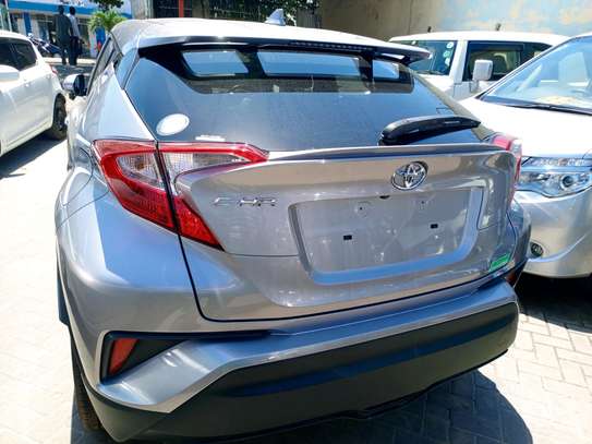 Toyota CH-R 2017 image 9