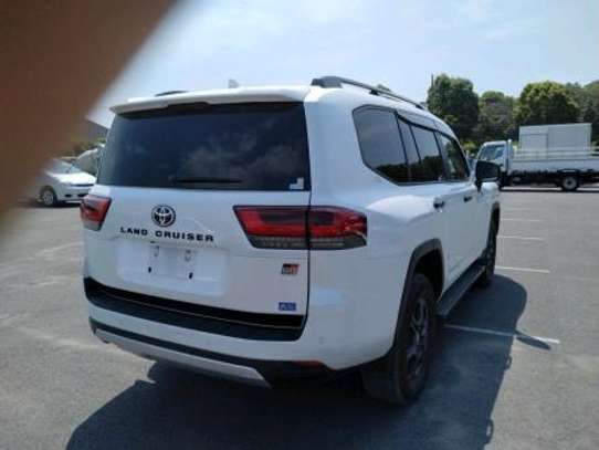 2021 Toyota land cruiser GR SPORT image 6