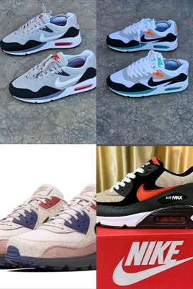 Sneakers image 1